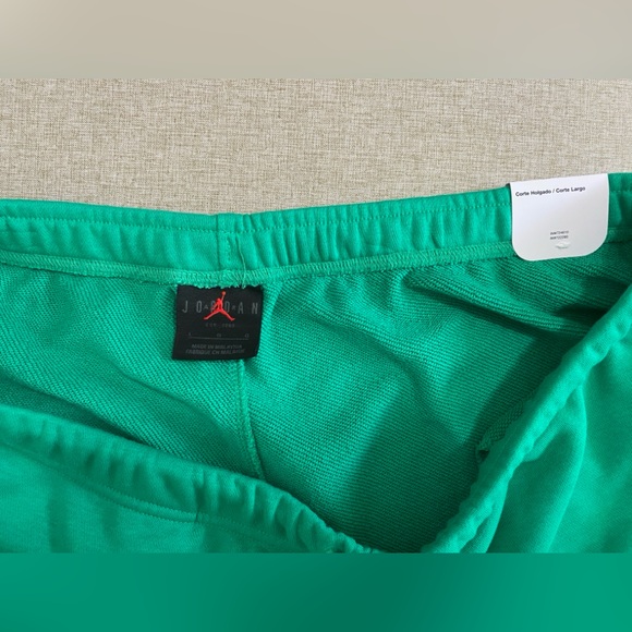 Women’s Jordan Loose Fit Shorts NWT! - Picture 3 of 3